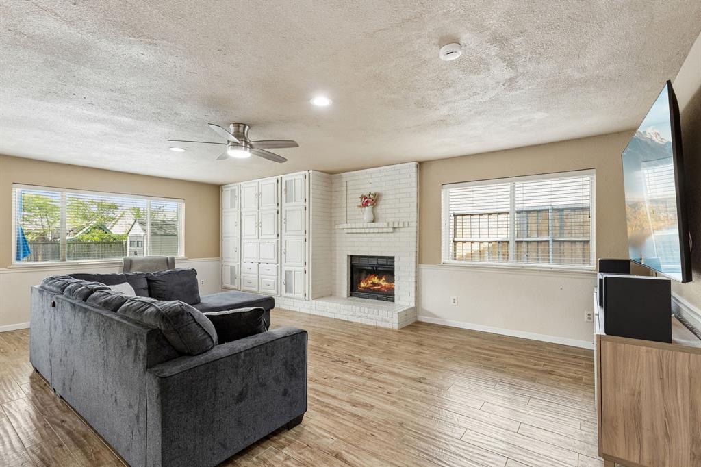 304 Lark Ln, Euless, TX 76039 photo