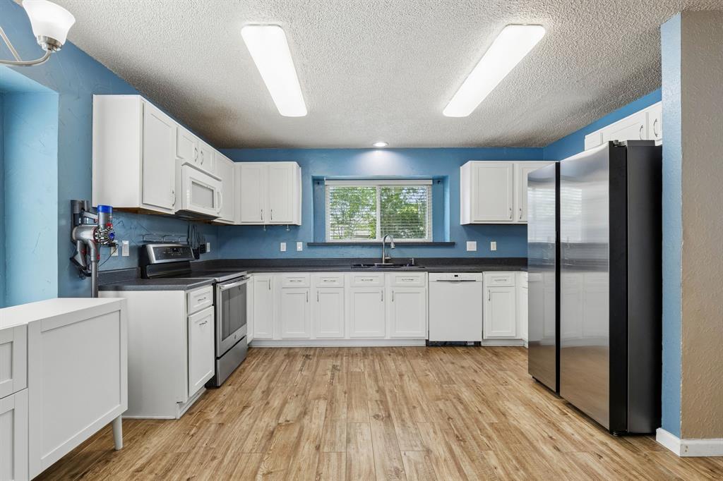 304 Lark Ln, Euless, TX 76039 photo