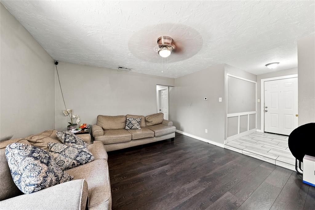 2621 Burning Tree Ln, Irving, TX 75062 photo