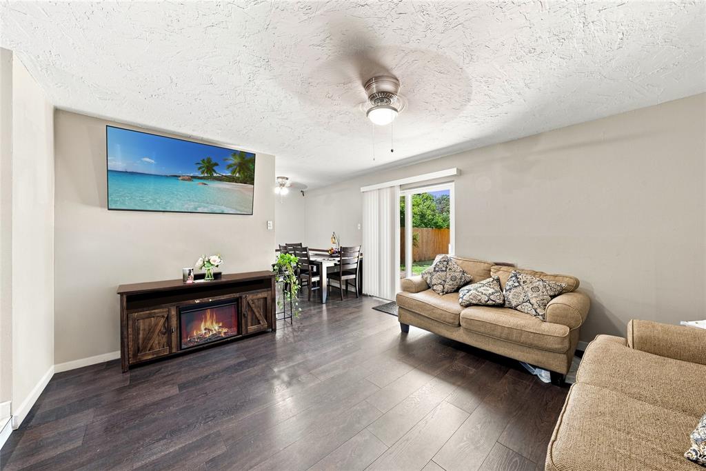 2621 Burning Tree Ln, Irving, TX 75062 photo