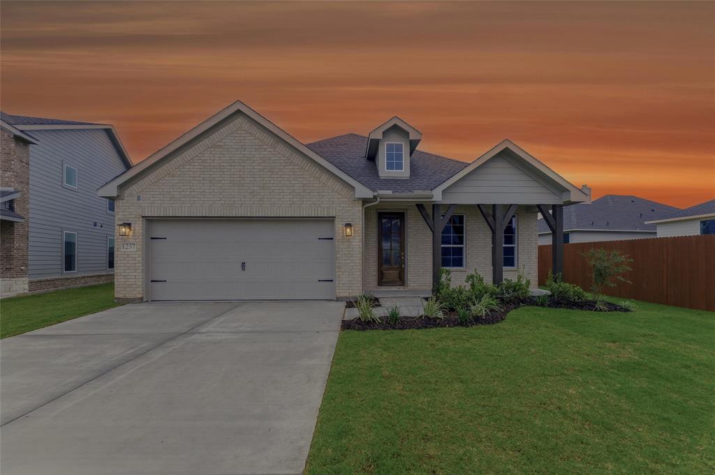 1237 Frio Dr, Springtown, TX 76082