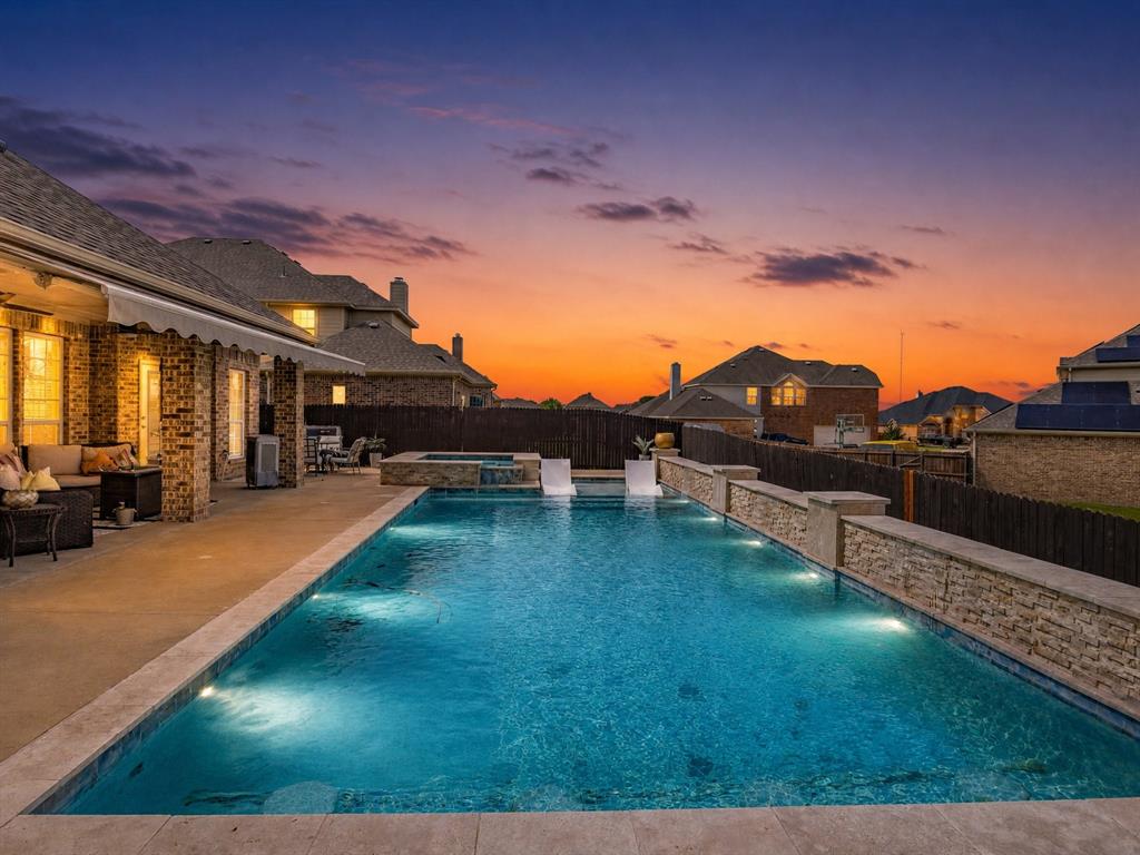 906 Hidden Lake Dr, Cedar Hill, TX 75104