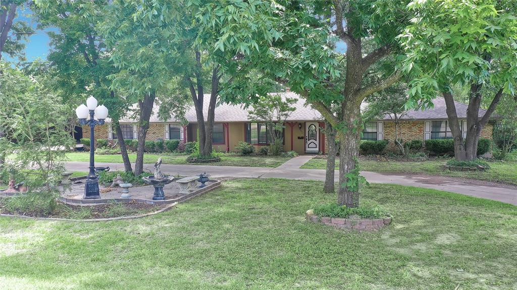 302 Wilcoxson St, Farmersville, TX 75442