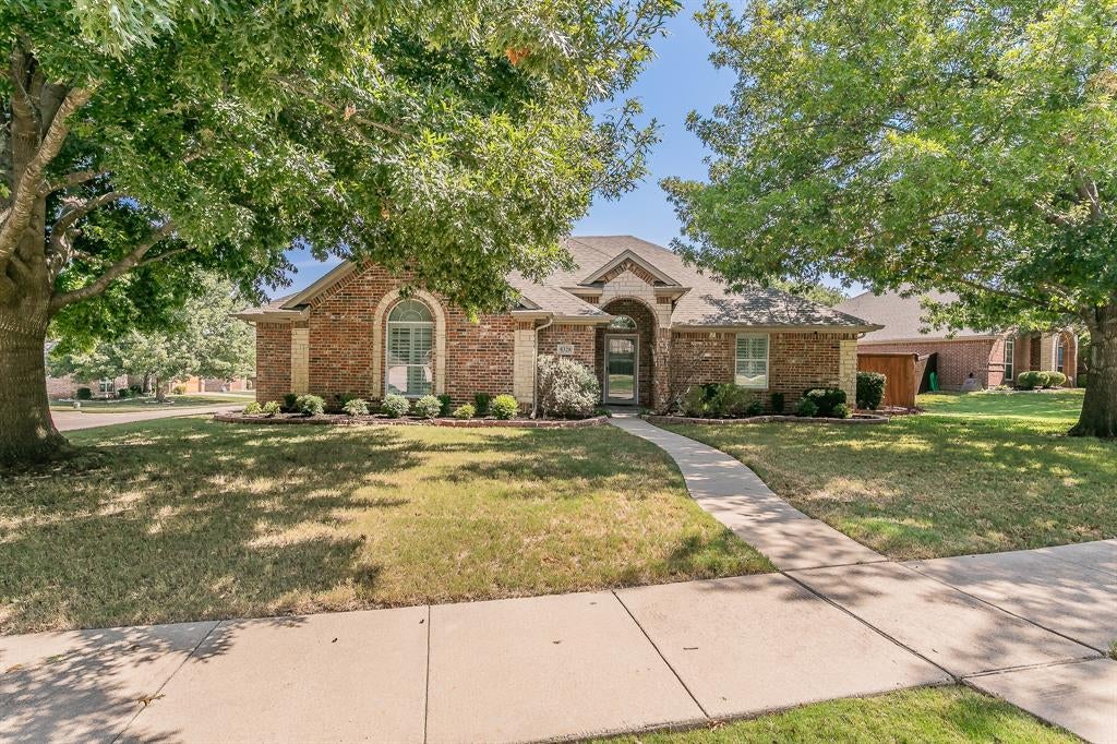 8328 Asta Ct, Benbrook, TX 76126