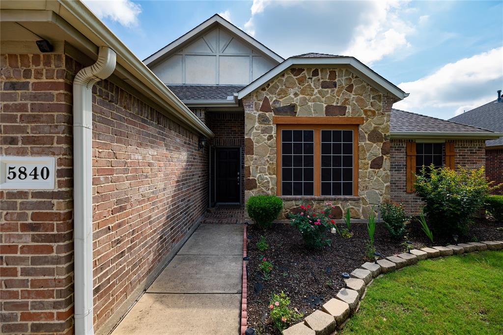 5840 Somerton Dr, Grand Prairie, TX 75052 photo