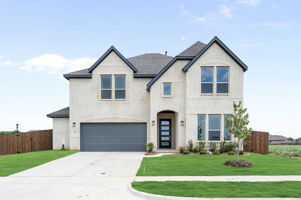 249 Fireberry Dr, Glenn Heights, TX 75154