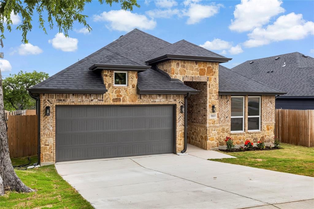 1613 Avenue D, Fort Worth, TX 76104