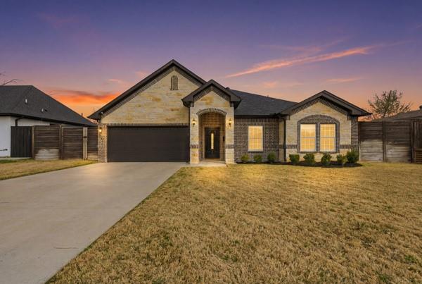 3247 Darvany Dr, Dallas, TX 75220