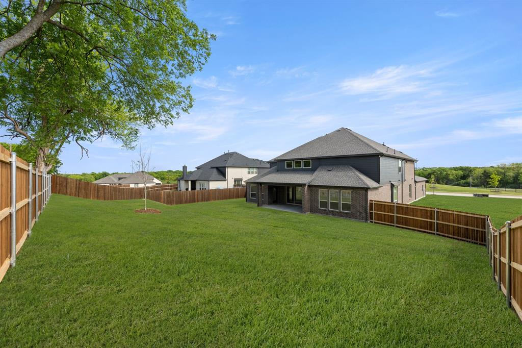1115 Willow Lake Dr, Desoto, TX 75115 photo