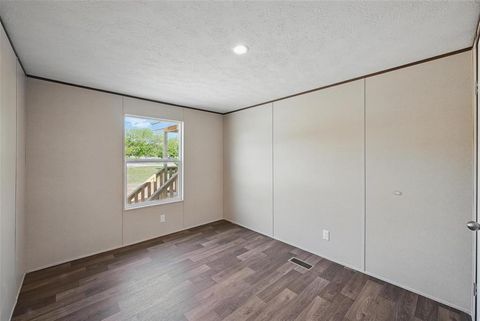 Manufactured Home in Azle TX 134 Overland Trail 18.jpg