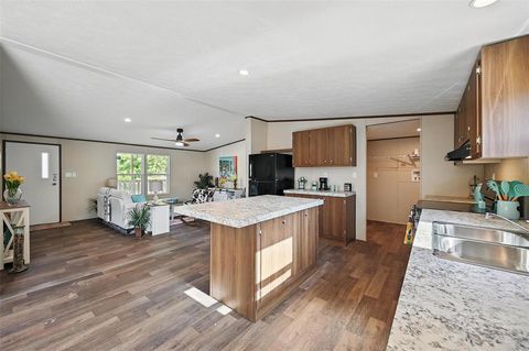 Manufactured Home in Azle TX 134 Overland Trail 7.jpg