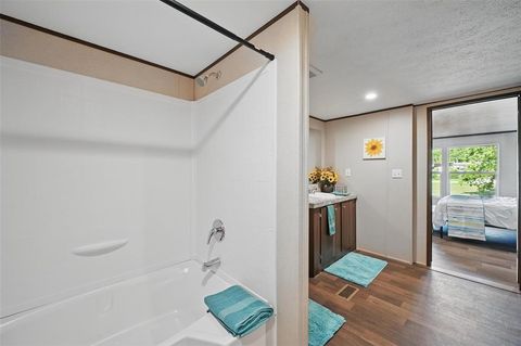 Manufactured Home in Azle TX 134 Overland Trail 13.jpg