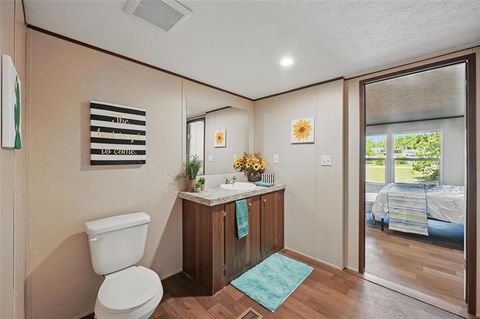 Manufactured Home in Azle TX 134 Overland Trail 14.jpg