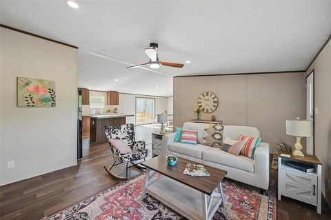 Manufactured Home in Azle TX 134 Overland Trail 3.jpg
