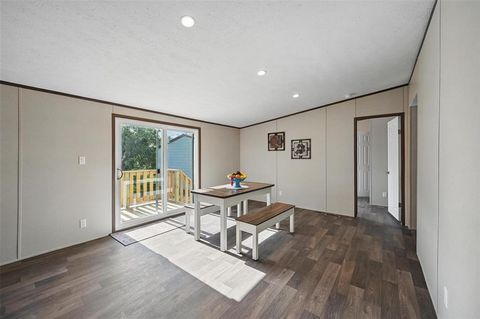 Manufactured Home in Azle TX 134 Overland Trail 17.jpg