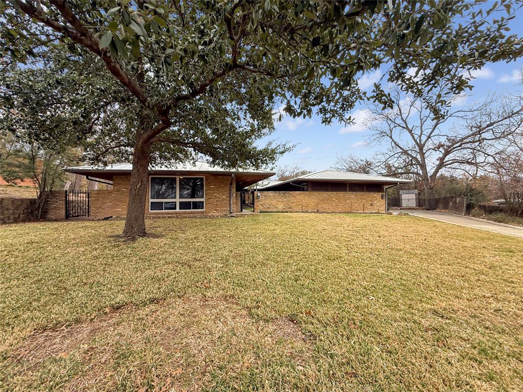 921 9 St, Grand Prairie, TX 75050