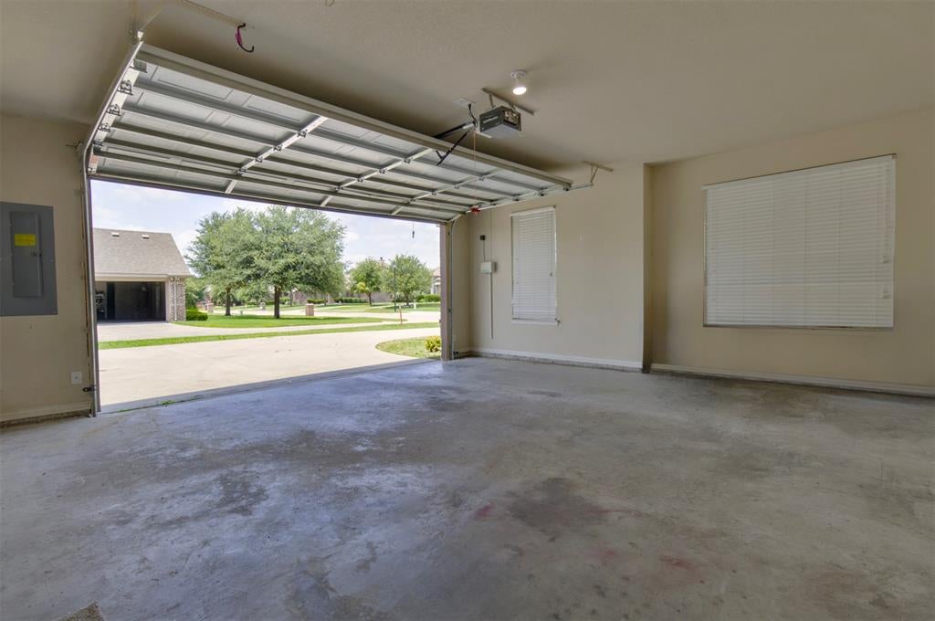 210 Debbie Way, Red Oak, TX 75154 photo
