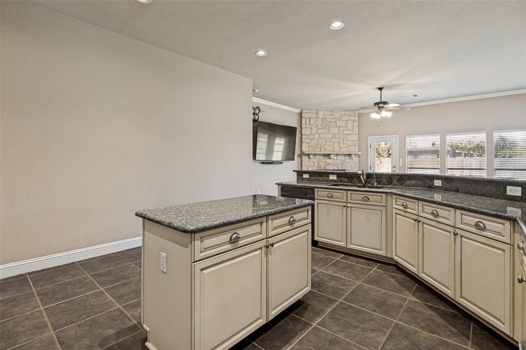 4503 Karen Dr, Mansfield, TX 76063 photo