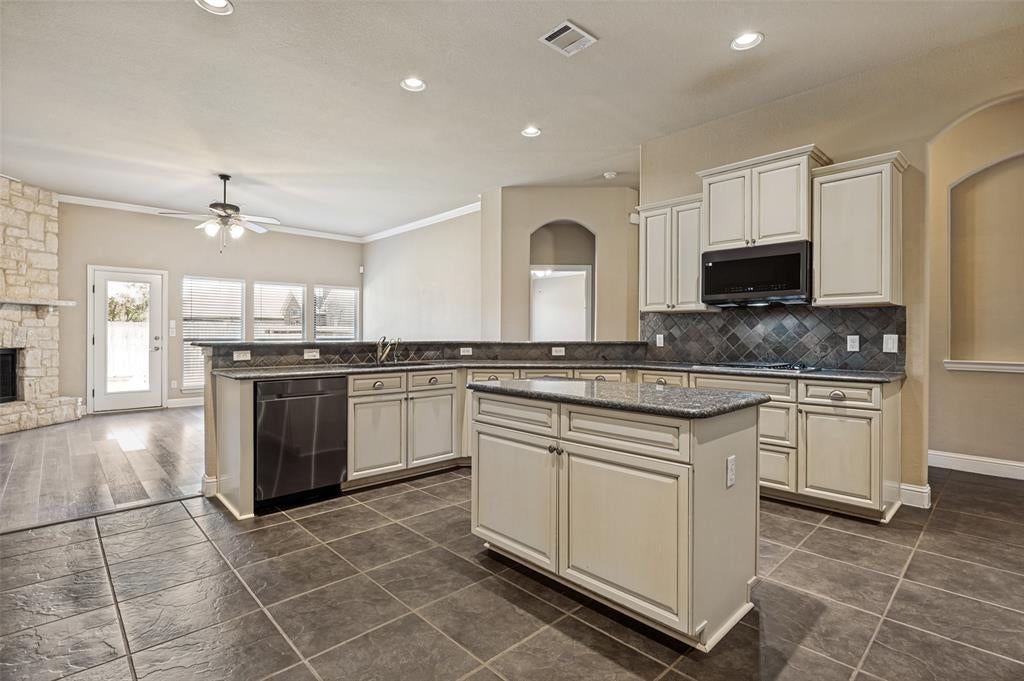 4503 Karen Dr, Mansfield, TX 76063 photo