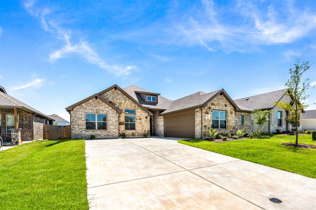 423 Maltese Dr, Red Oak, TX 75154