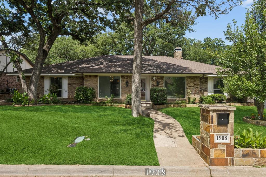 1908 Scarlett Ct, Arlington, TX 76012