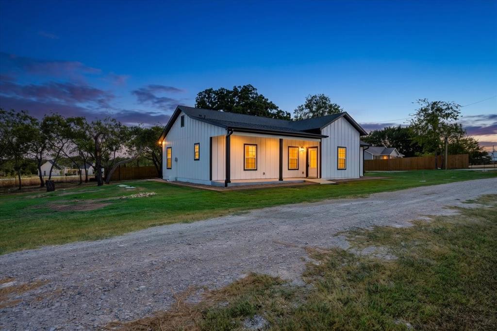 750 Jay Bird Ln, Reno, TX 76082