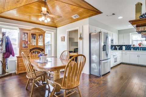Single Family Residence in Benbrook TX 10124 Wandering Way Street.jpg