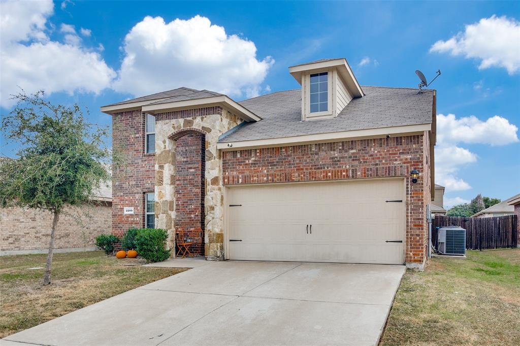 2209 Torch Lake Dr, Forney, TX 75126