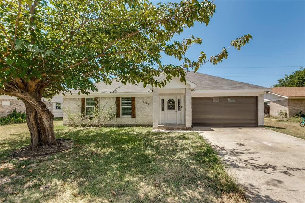 1205 Briarcove Dr, Richardson, TX 75081