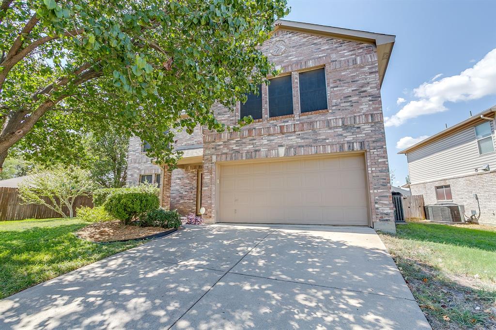 332 Sunset Oaks Dr, Fort Worth, TX 76112