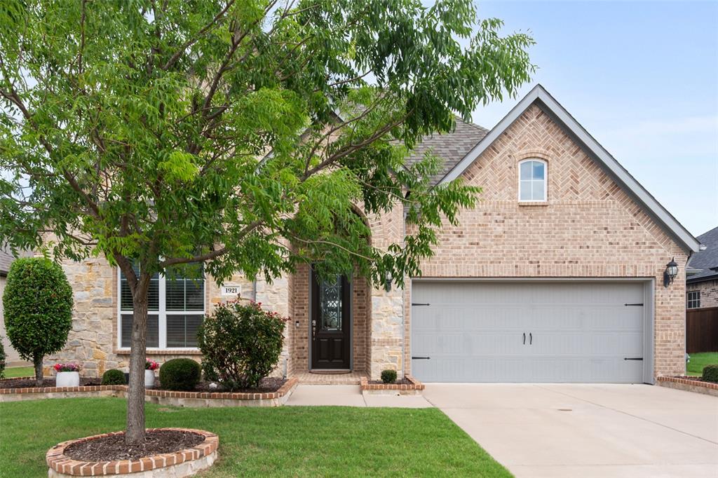 1921 Middleton Dr, Mansfield, TX 76063 photo