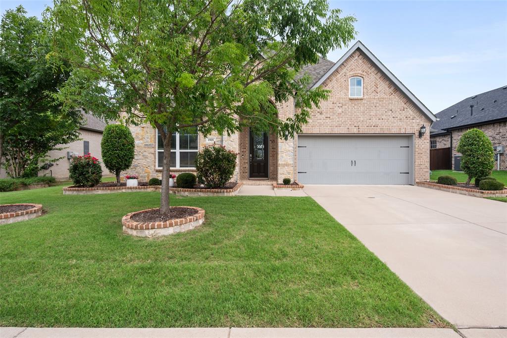 1921 Middleton Dr, Mansfield, TX 76063 photo