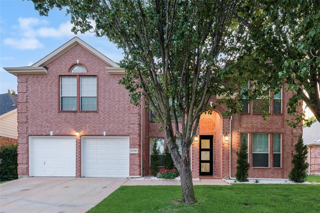 11709 Pheasant Creek Dr, Fort Worth, TX 76244