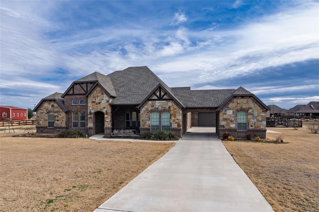 9111 Iron Mountain Trl, Justin, TX 76247