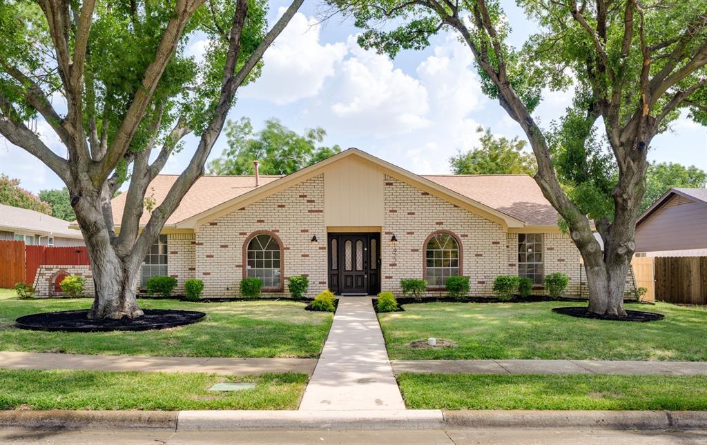 1422 Lincoln Dr, Carrollton, TX 75006