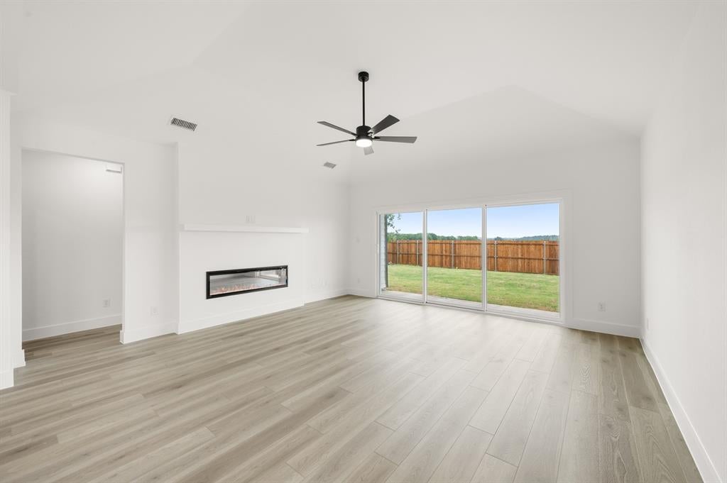 304 Sequoia Ln, Denton, TX 76210 photo