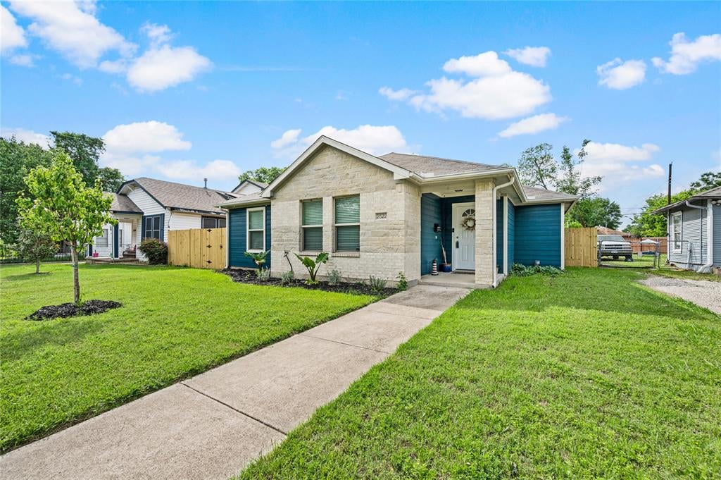 2522 Kingston St, Dallas, TX 75211 photo