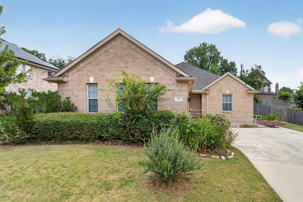 119 Matamoros St, Grand Prairie, TX 75051 photo