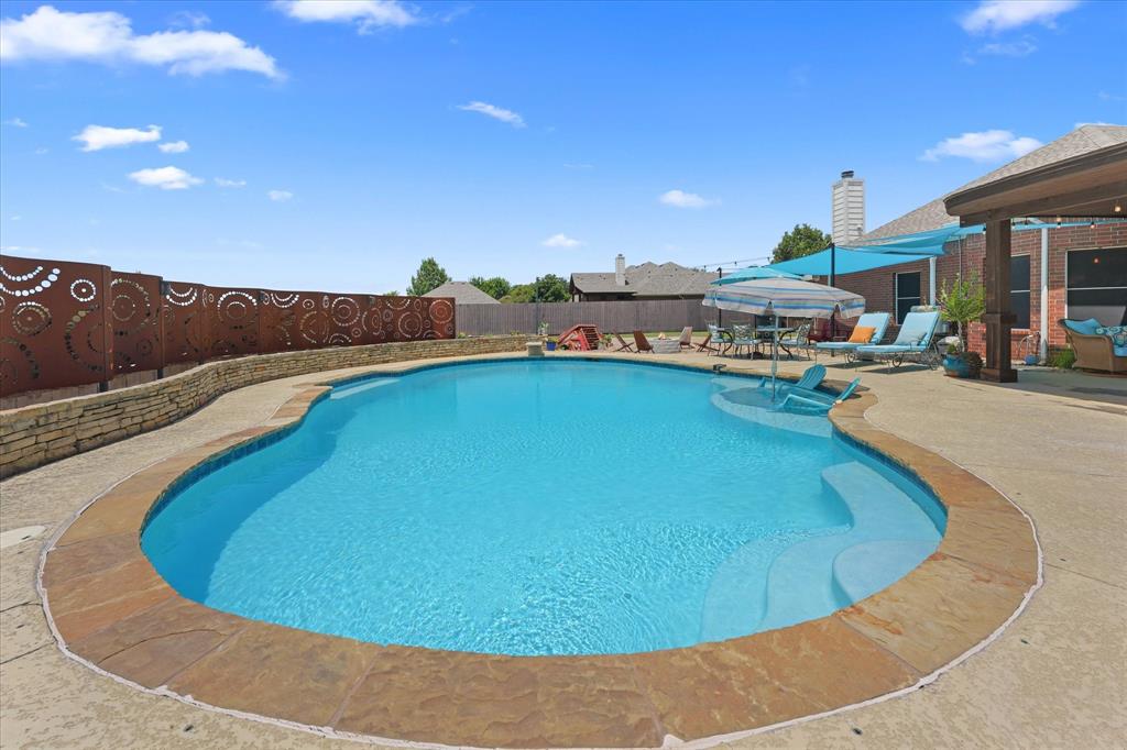 112 Springfield Ln, Red Oak, TX 75165