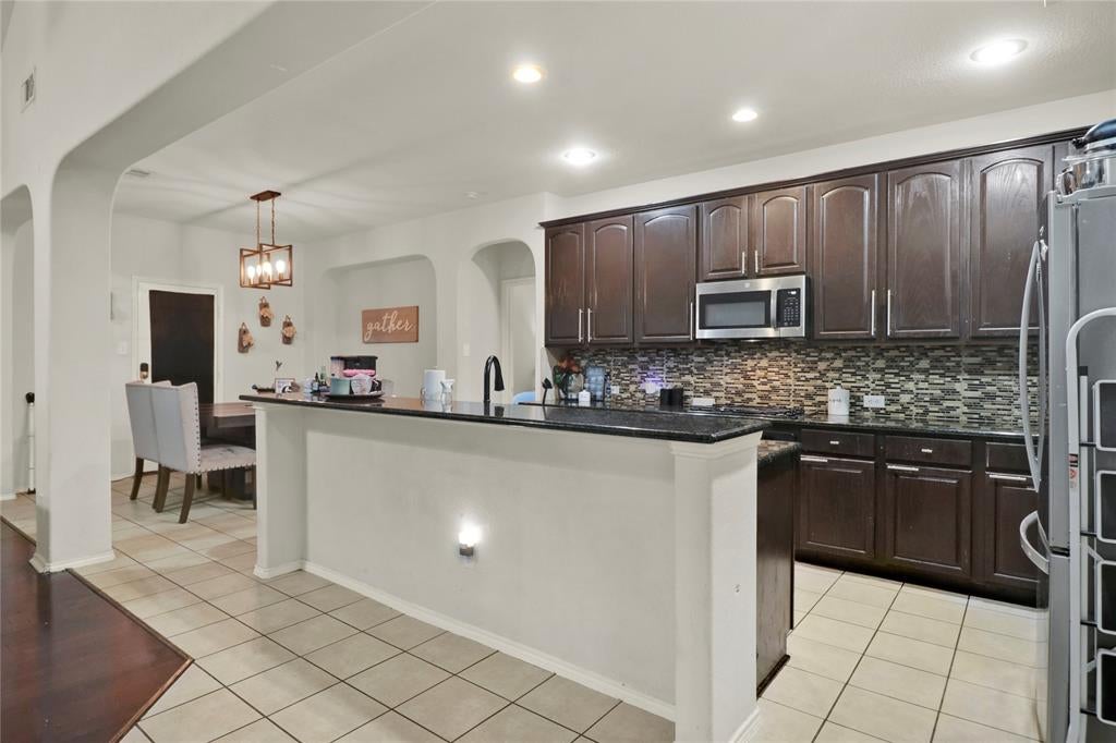 4951 Eyrie Ct, Grand Prairie, TX 75052 photo