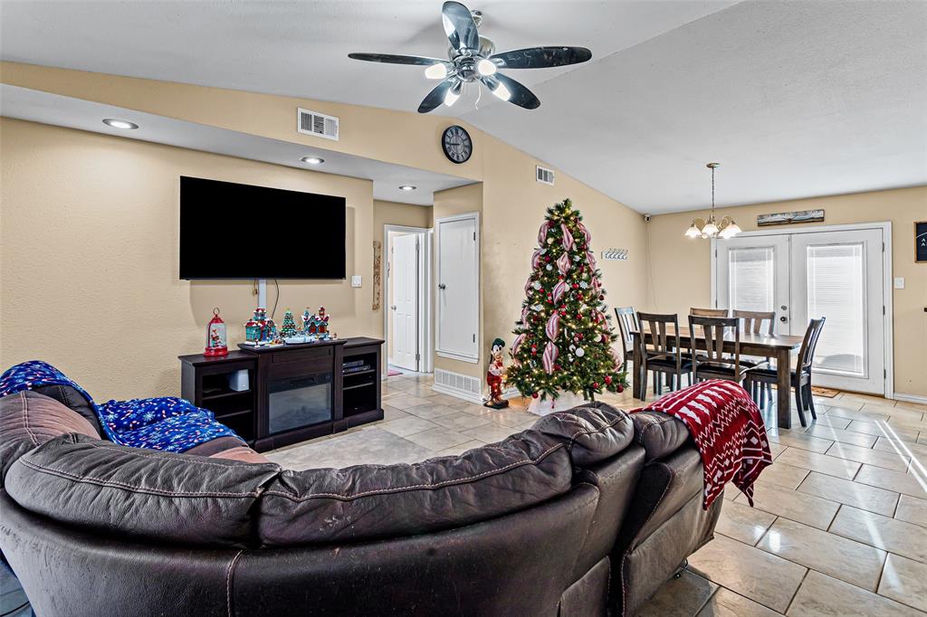 1429 W Torrey St, Granbury, TX 76048 photo