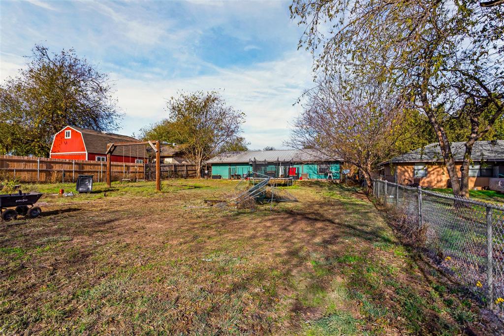 1429 W Torrey St, Granbury, TX 76048 photo