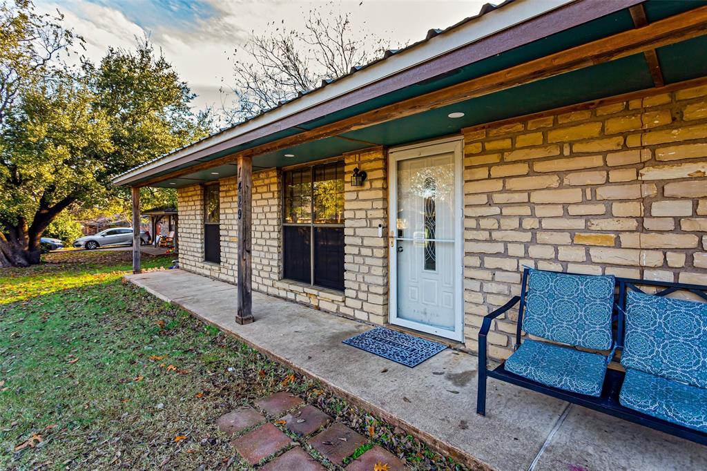 1429 W Torrey St, Granbury, TX 76048 photo