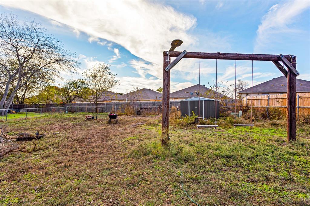 1429 W Torrey St, Granbury, TX 76048 photo