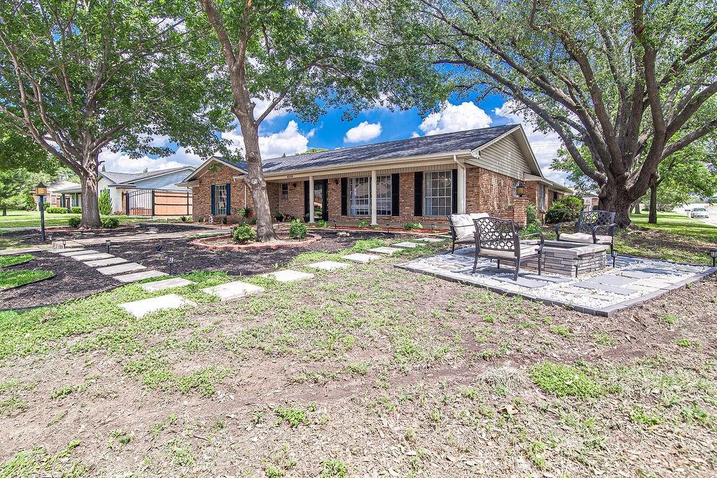 4300 Barcelona Dr, Fort Worth, TX 76133 photo