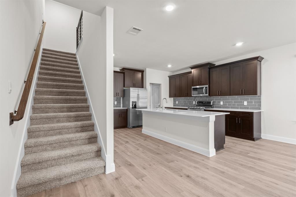 910 Milkweed Dr, Euless, TX 76039 photo