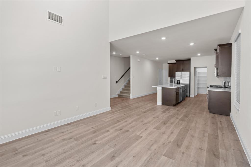 910 Milkweed Dr, Euless, TX 76039 photo