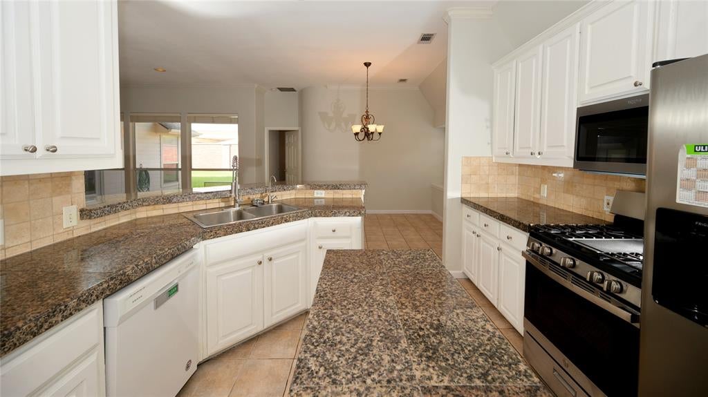 7410 Woodsprings Dr, Garland, TX 75044 photo