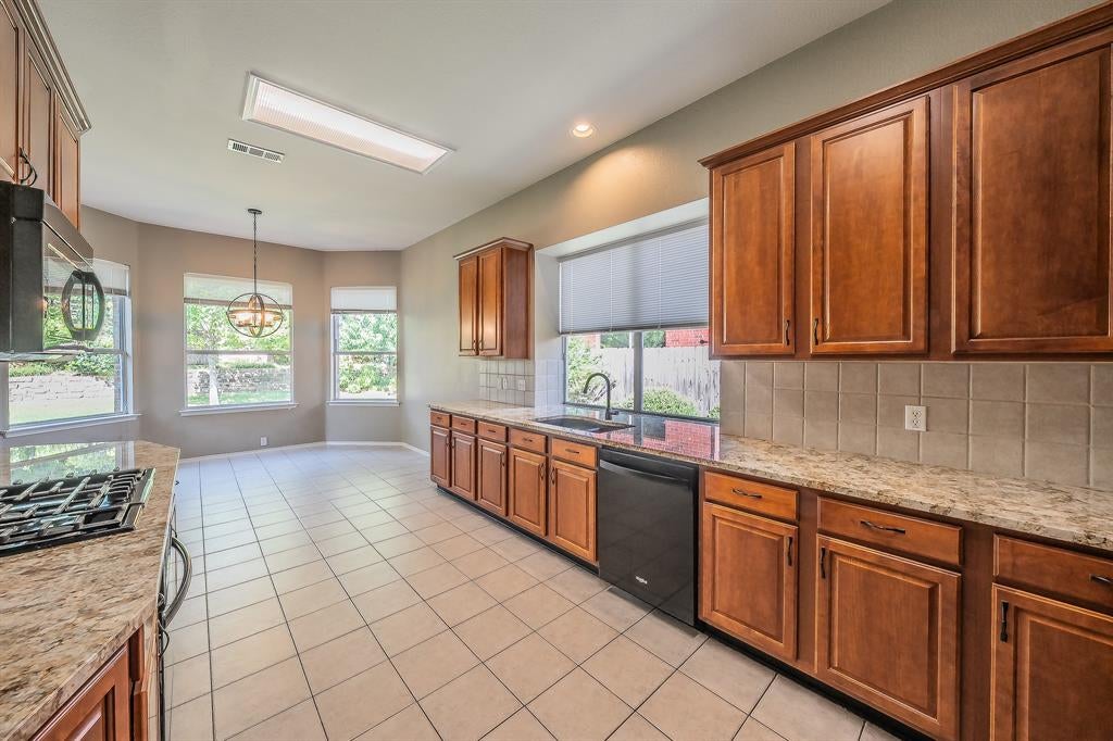3001 Saint Lynda Dr, Mansfield, TX 76063 photo