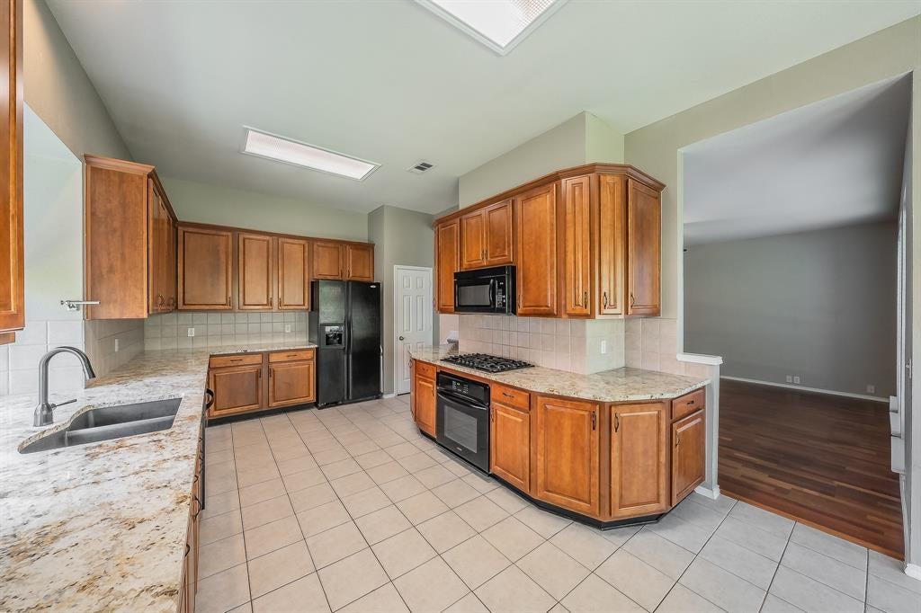 3001 Saint Lynda Dr, Mansfield, TX 76063 photo